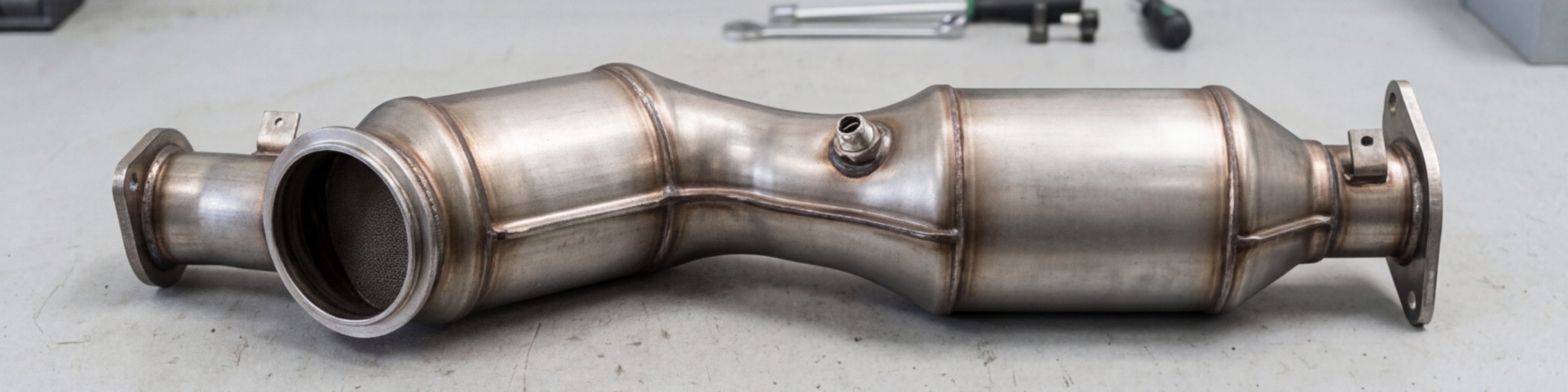 Detalj dela i priprema za ugradnju — DPF filter za Mercedes C Class W204 / W205 220 CDI sa fokusom na kompatibilnost dela